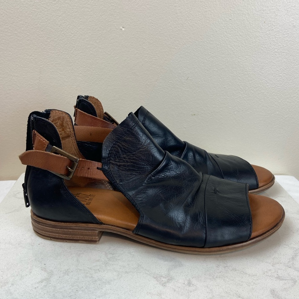 MIZ MOOZ DIPPER LEATHER GLADIATOR SANDALS